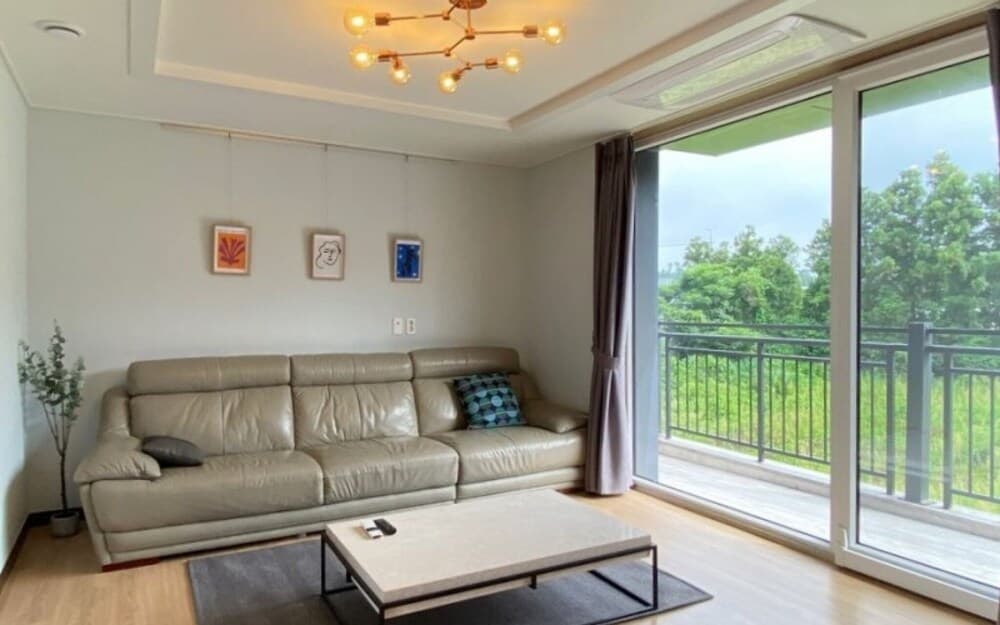 Jeju Waheulpaengnamujip Pension