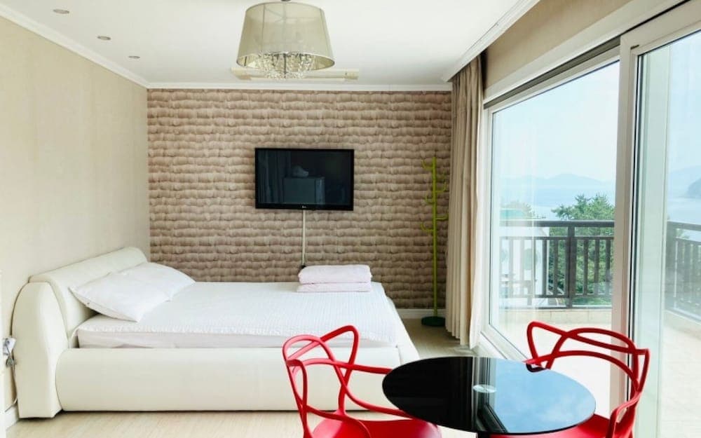 Geojedo Peace Pool Pension