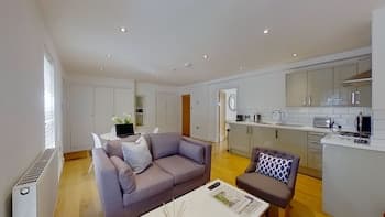 BookedUK - Cosy but spacious apartment