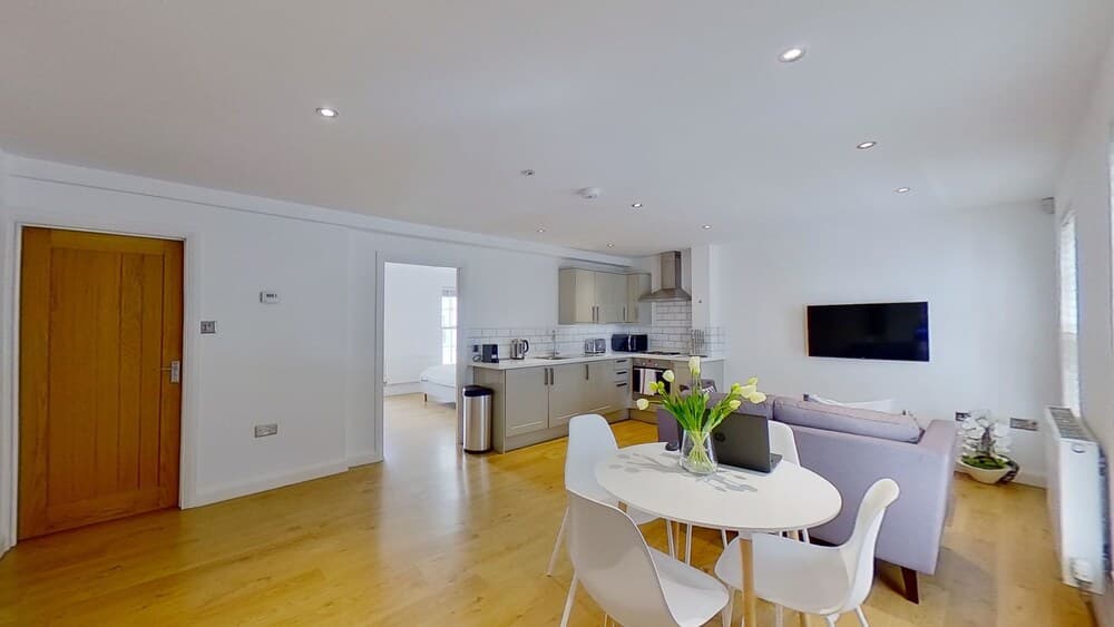 BookedUK - Cosy but spacious apartment