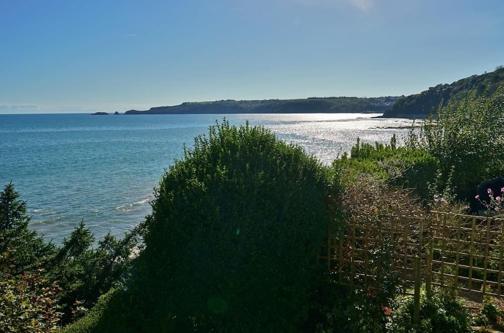 The Cottage - Sea Views Direct Access to Beach Pet Friendly