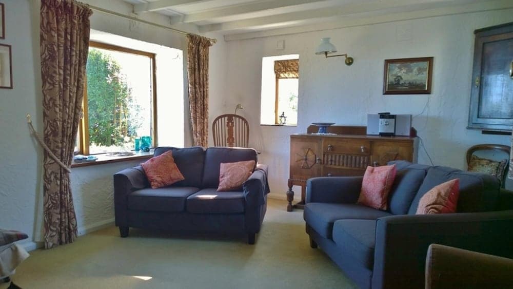 The Cottage - Sea Views Direct Access to Beach Pet Friendly