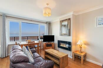 Sea Urchins Apartment - Sea Front Apartment With Views Pet Friendly