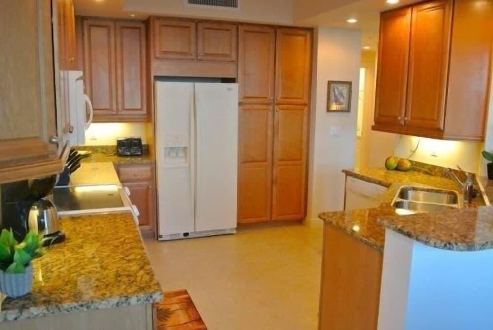 Monthly Snowbirds Welcome! 2 Bedroom Condo by Redawning