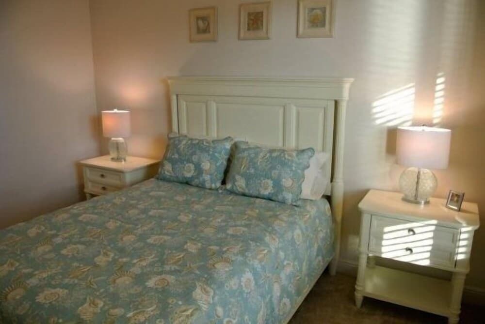 Monthly Snowbirds Welcome! 2 Bedroom Condo by Redawning