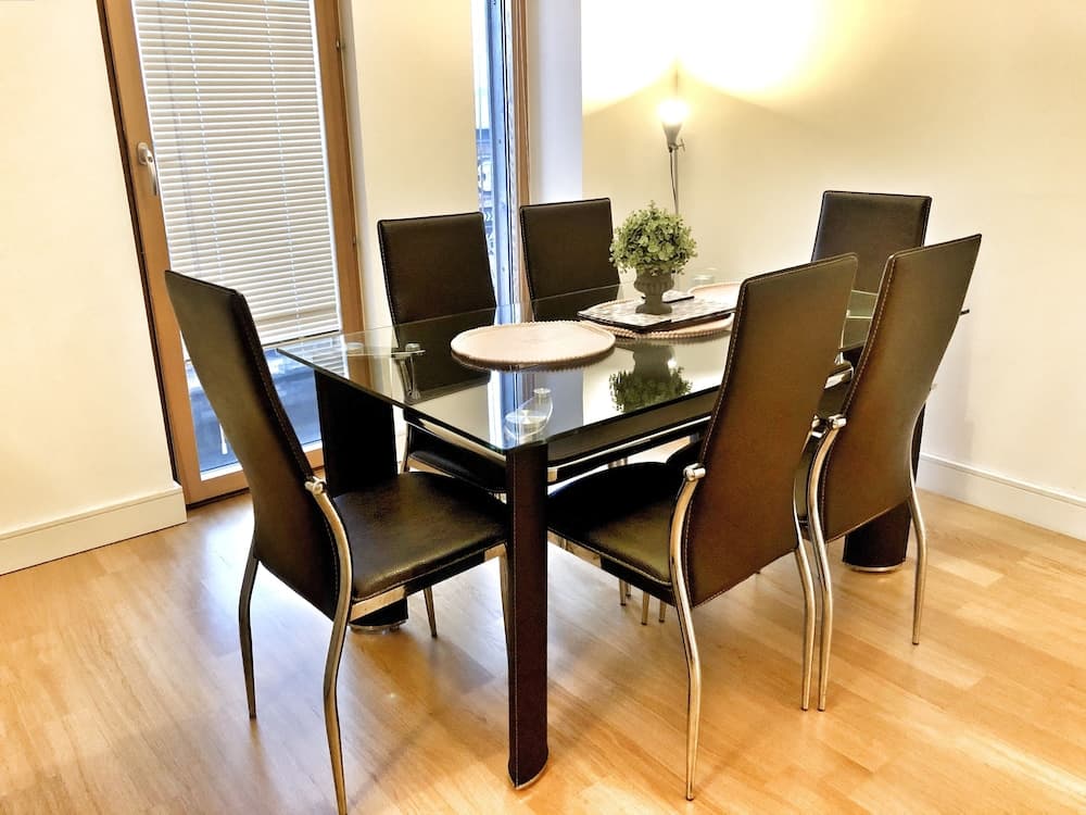 Elegant Apartment in The Wharf