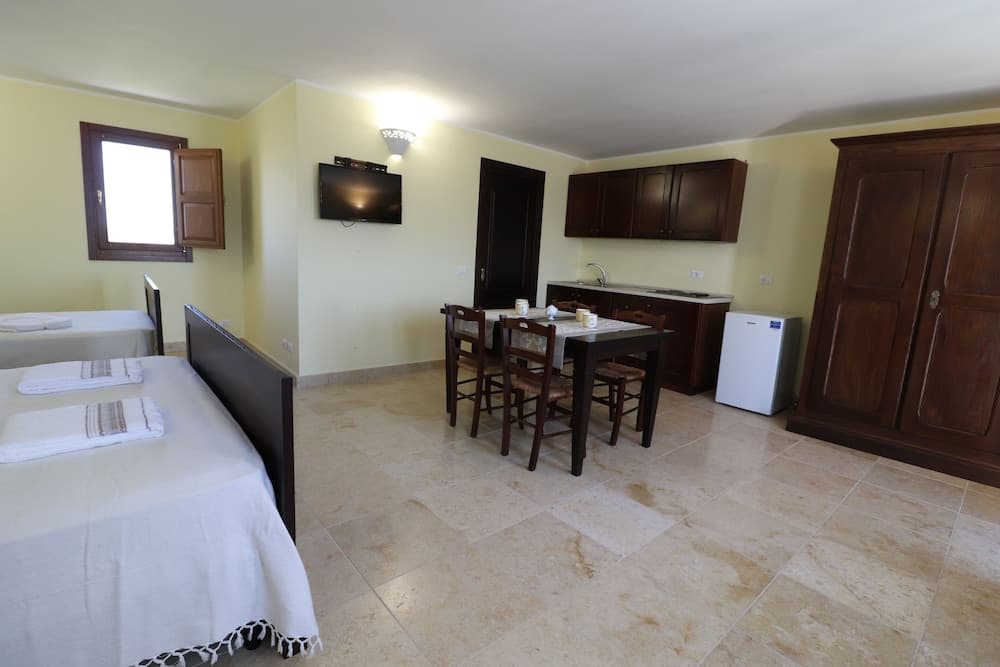 B b With Swimming Pool Tenuta Agrumi del Salento Triple Deluxe Citrus Attic