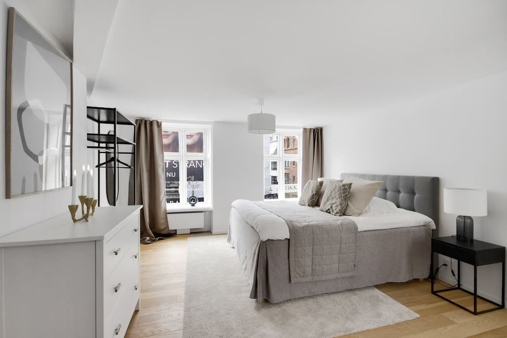 Sanders Regent - Popular 3-bdr Apt With Balcony