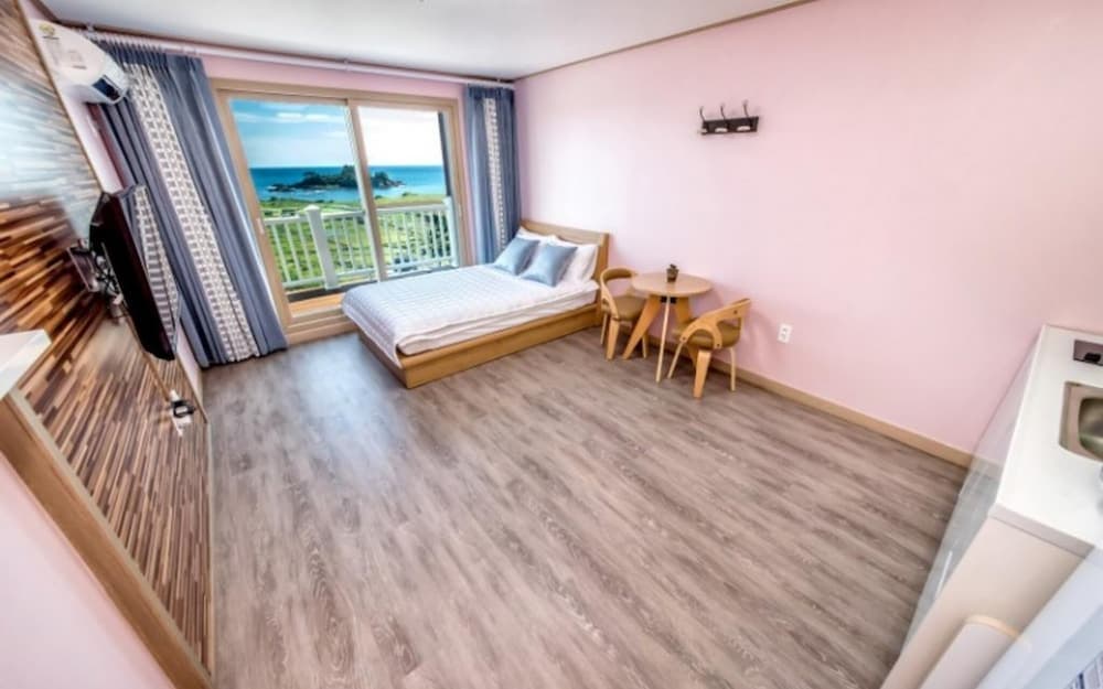 Seogwipo Poonghyang Village Pension