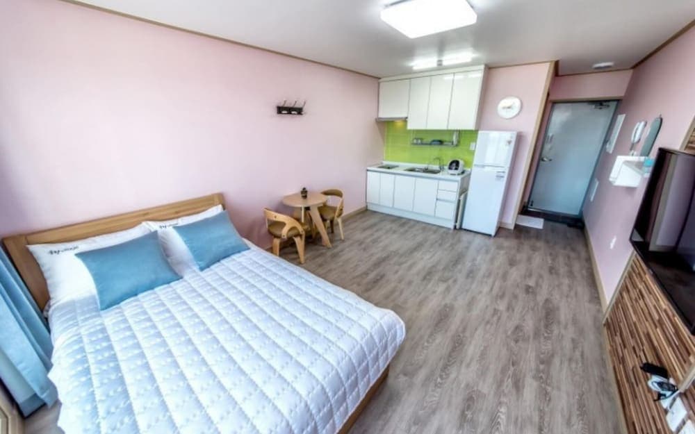 Seogwipo Poonghyang Village Pension