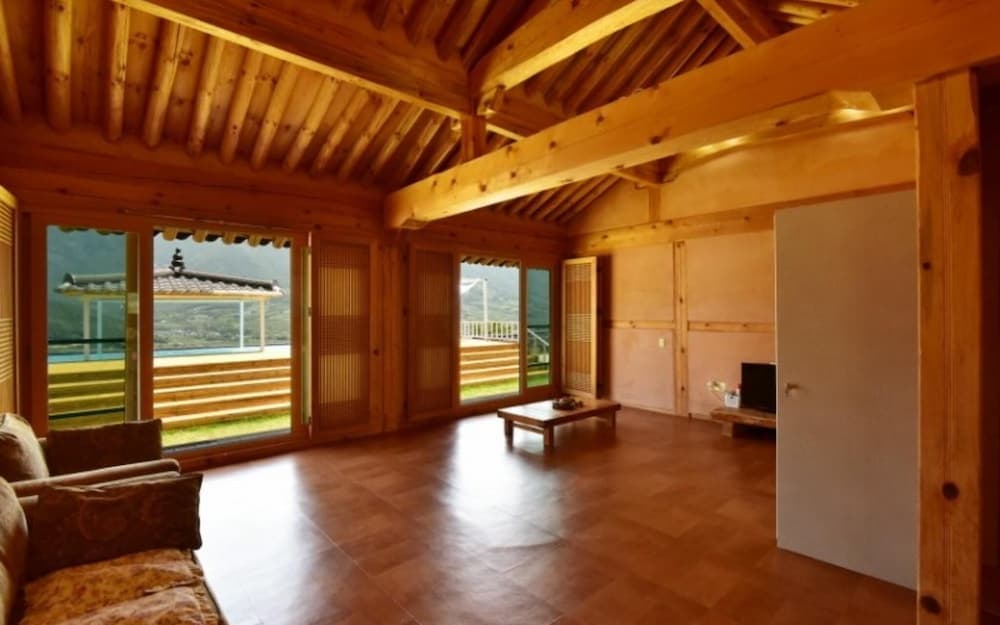 Miryang Eoleumgol Hanok Pension