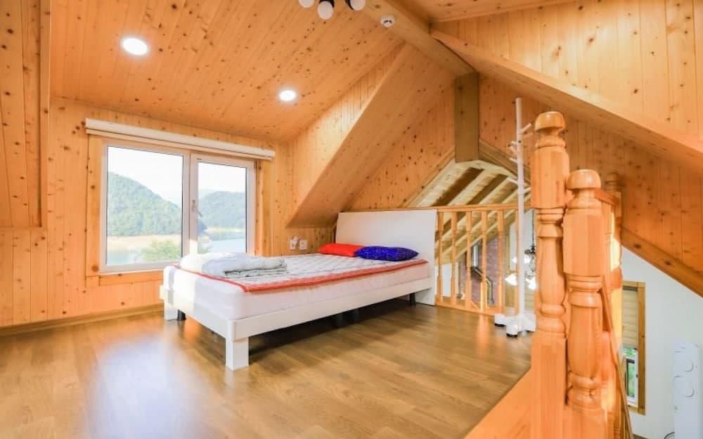 Jecheon Hobanro Unshared House Pension