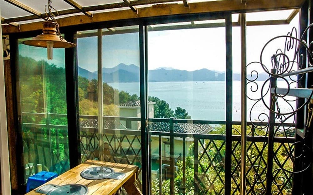 Geojedo Santa Monica Pension