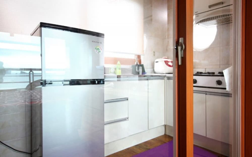 Seogwipo Hyeongjebawibada Pension