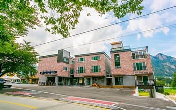 Gongju Donghaksa Moodwa Pension