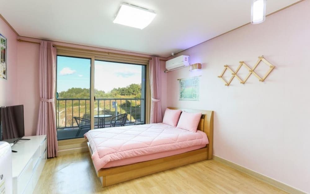 Sokcho Santorini Pension