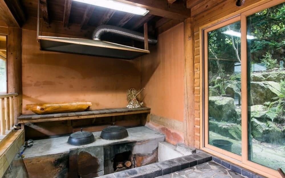 Youngwol Dudeokgol Hyu Pension