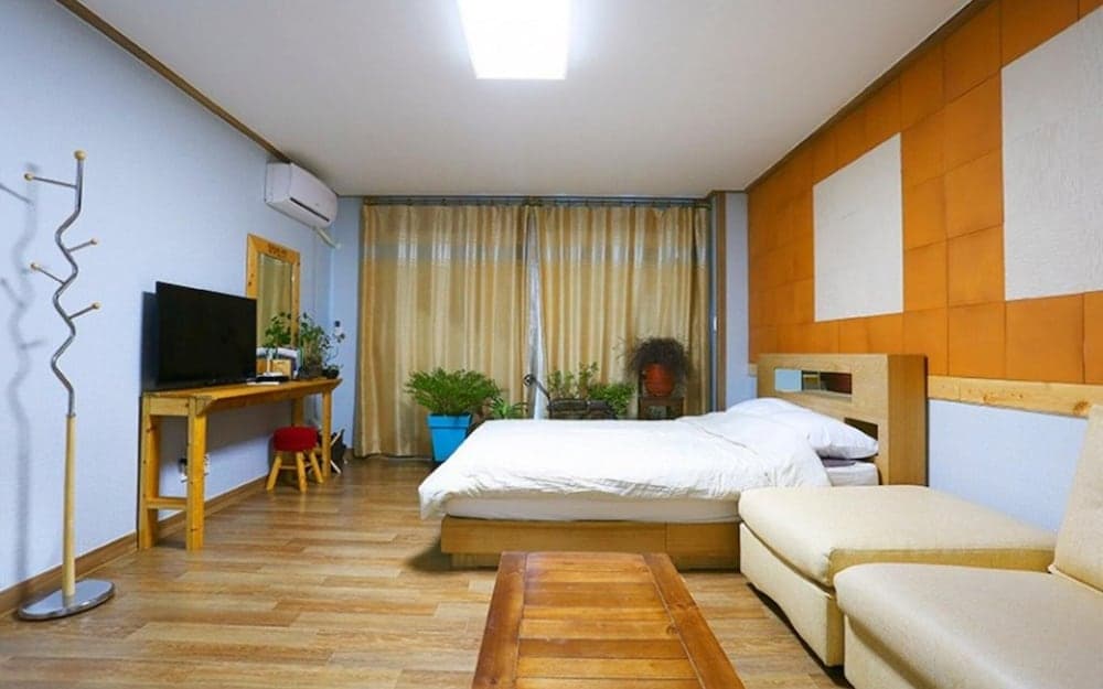 Hongcheon Dalbit Sonata Pension