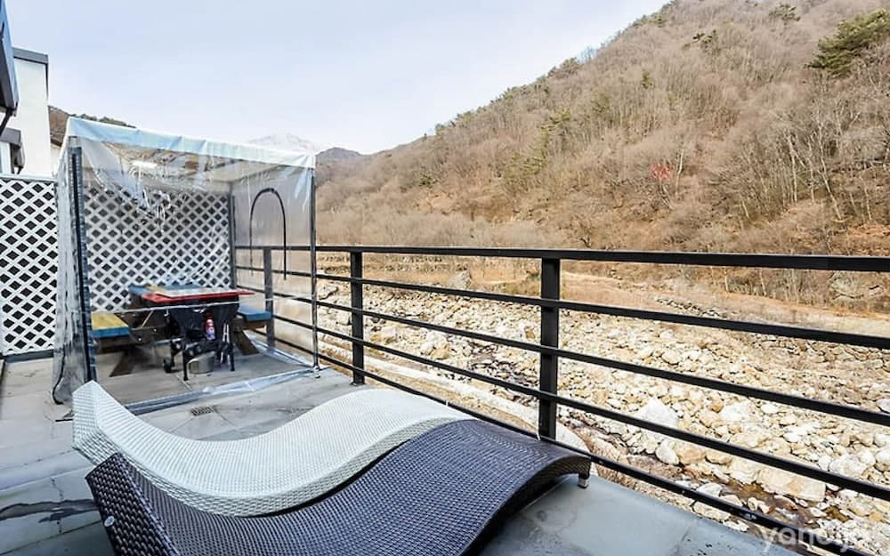 Hadong Cloud Hill Pension