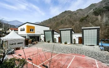 Hadong Cloud Hill Pension