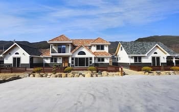 Gurye Sansuyu Kkotdamgil Pension