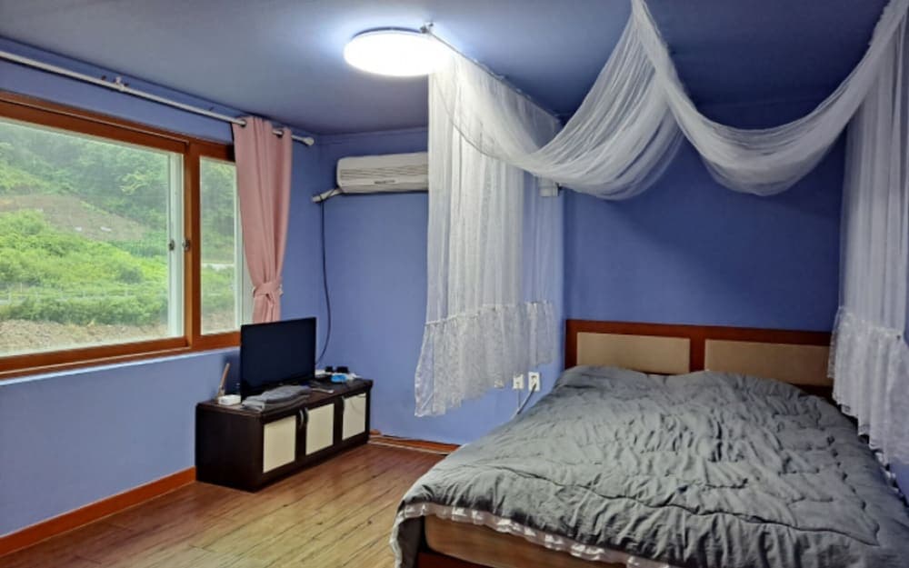 Hongcheon Eorinwangja Pension