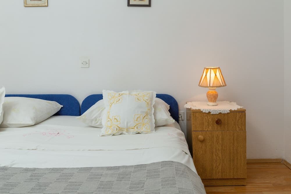 A2 apt Near Beach w Patio, Parking and Grill