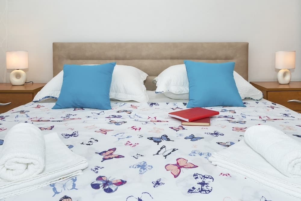 Apt. Near Center With Balcony With the sea View