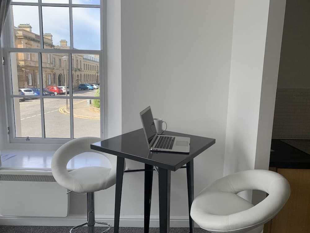 Ayr Cozy Corner Apartment