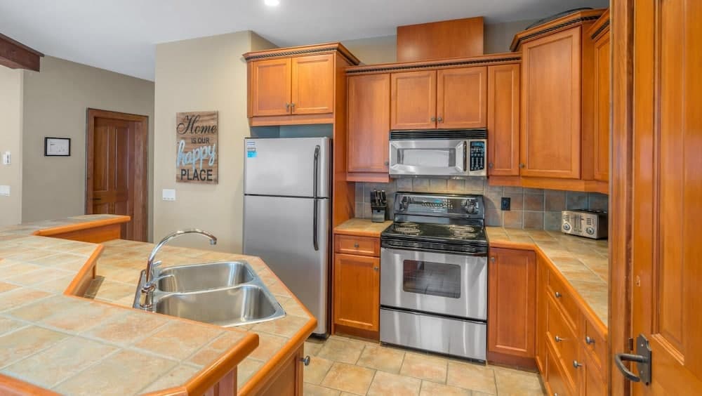 I Spy - Cozy Pet Friendly, Ski In/Ski Out Condo with Private Hot Tub