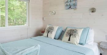 New Waterfront Cabin On The Large Sundeck 1 Bedroom Cabin by Redawning