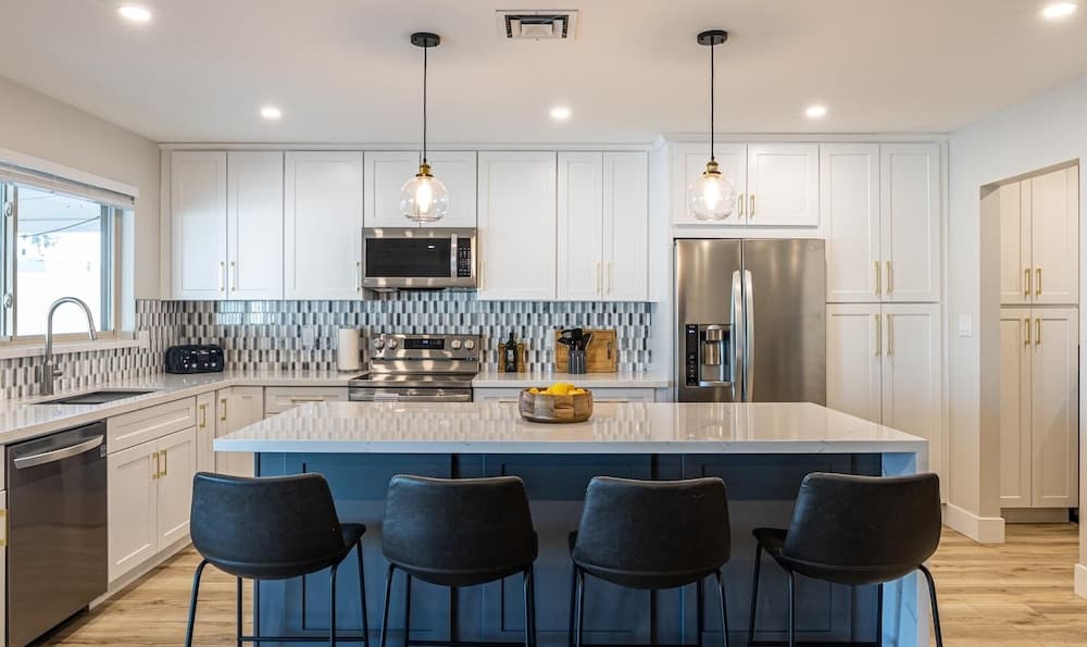 Open Floor Mesa Gable Vacation Home With Heated Pool by Redawning