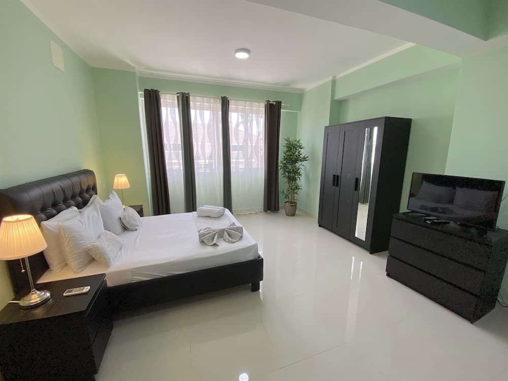 Aventura Deluxe Suites Rooftop Pool