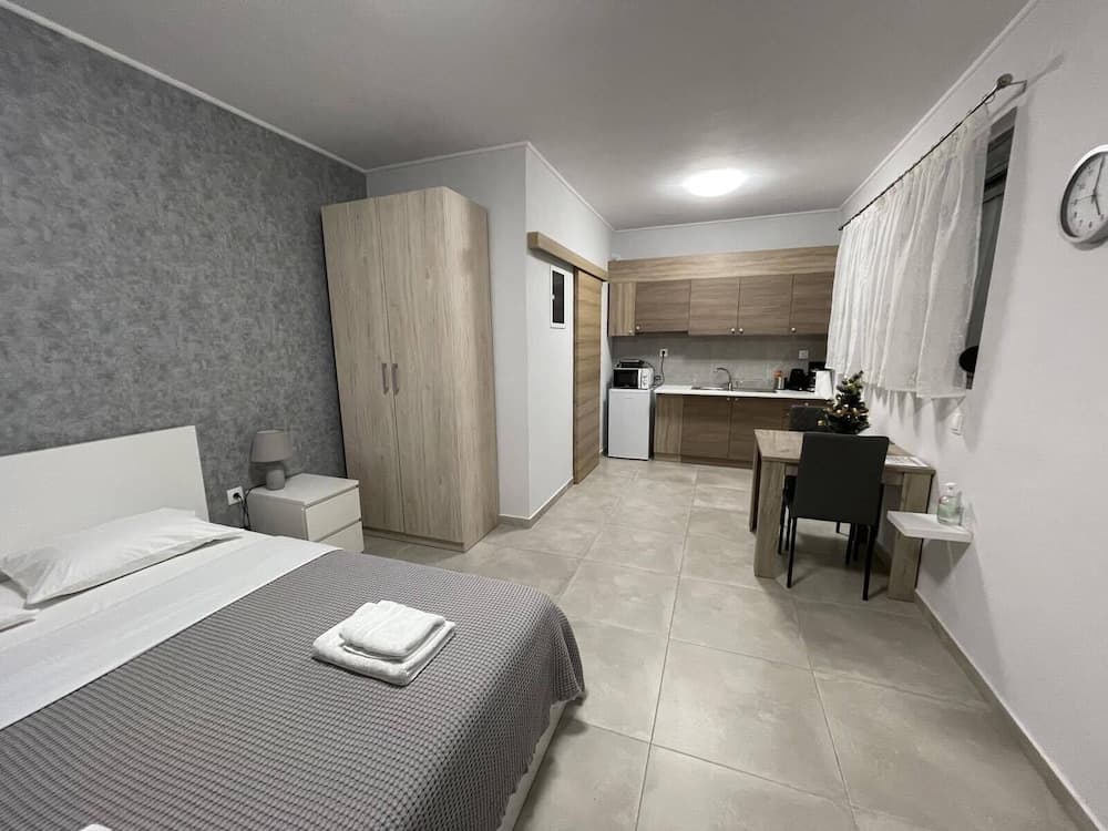 AVR DELUXE SUITES 6 AIRPORT FREE SHUTTLE