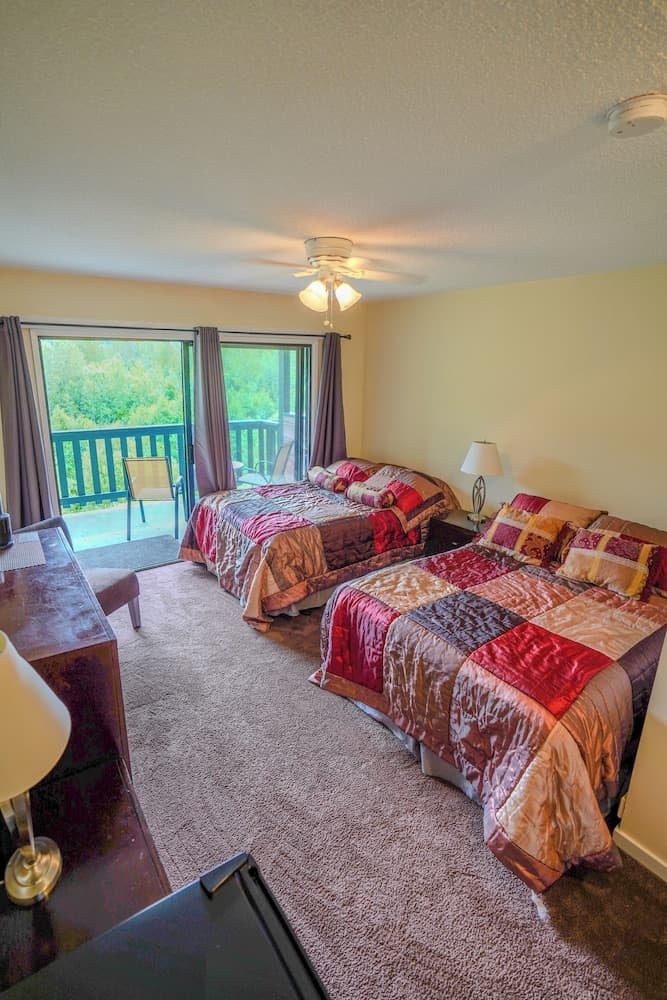 Helmcken Falls Lodge