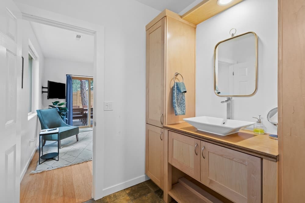 SW Decoy Home With Private Outdoor Living Space by Redawning