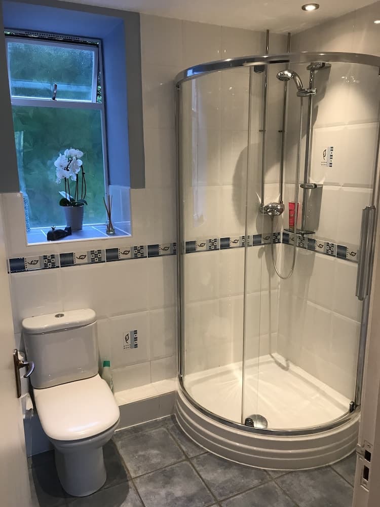 Beachside 2-bed - Sleeps 4, Parking & Pet Friendly