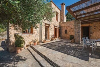 Villa Kalogra - Natural Habitat w. Views