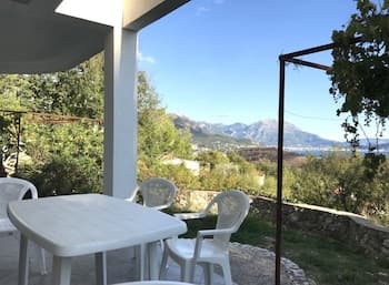Panorama View 2-bed Apartment in Sutomore