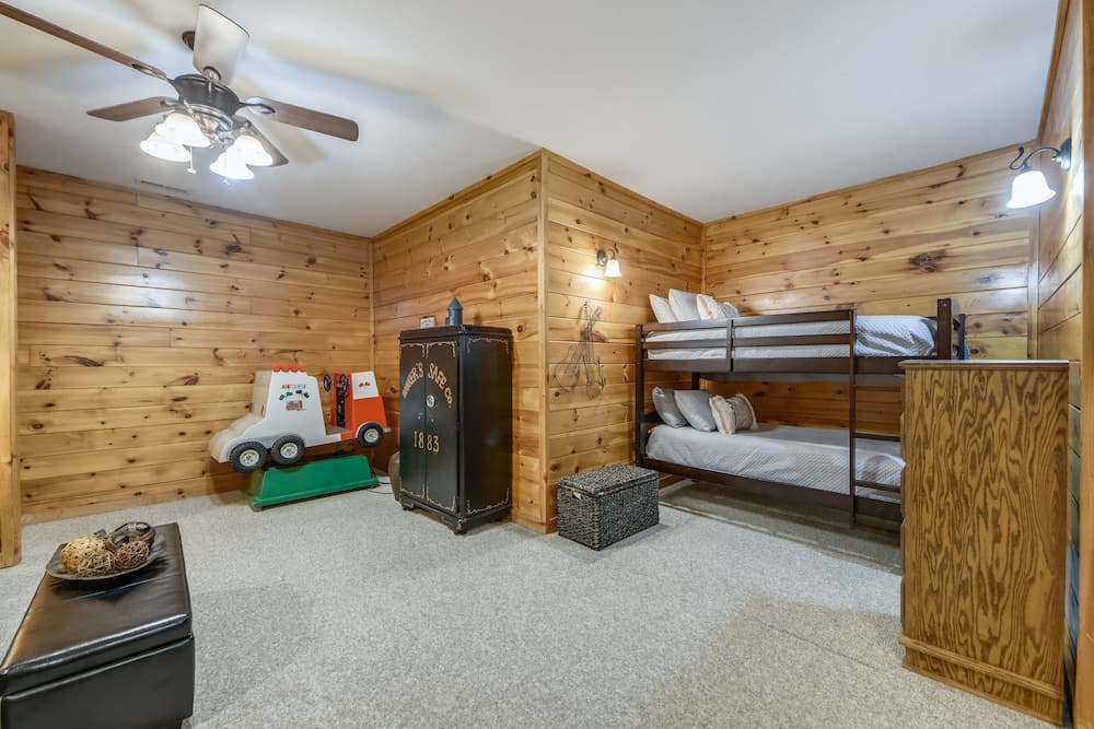 Horsin' Around 3 Bedroom Cabin by Redawning