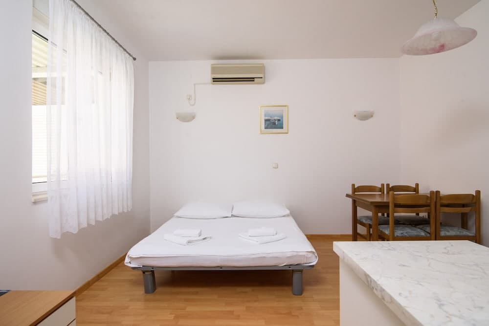 A1-apt w. Shared Pool & Balcony,next to the Beach