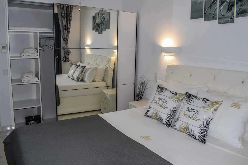 Diamond Luxury Villa Corfu Heat Pool and Jakuzzi