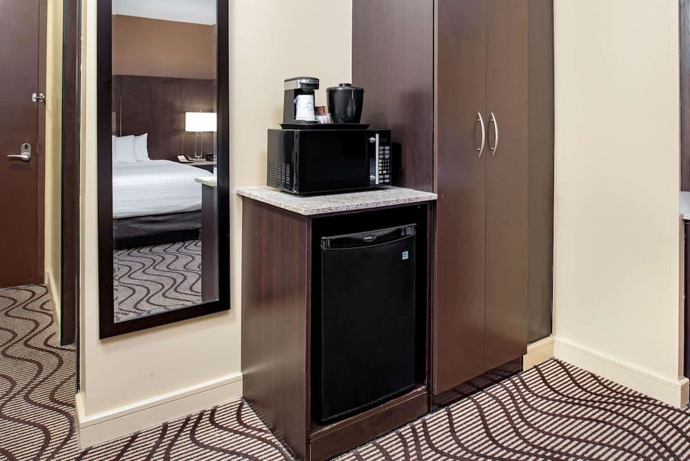 La Quinta Inn & Suites by Wyndham Oshawa