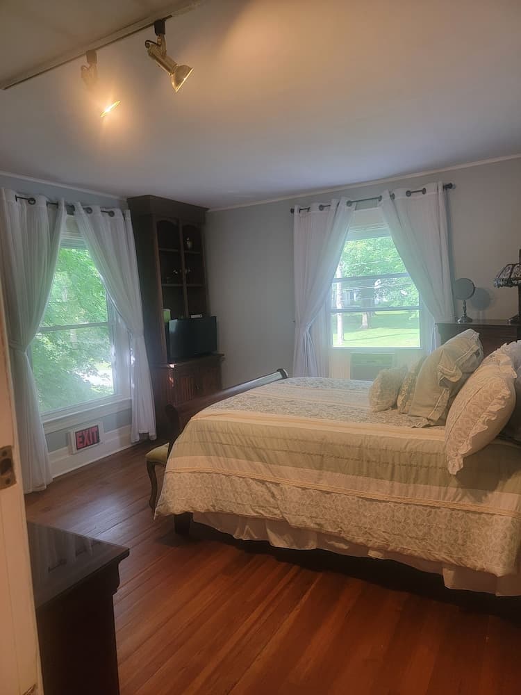 The Queen of the Catskills B&B