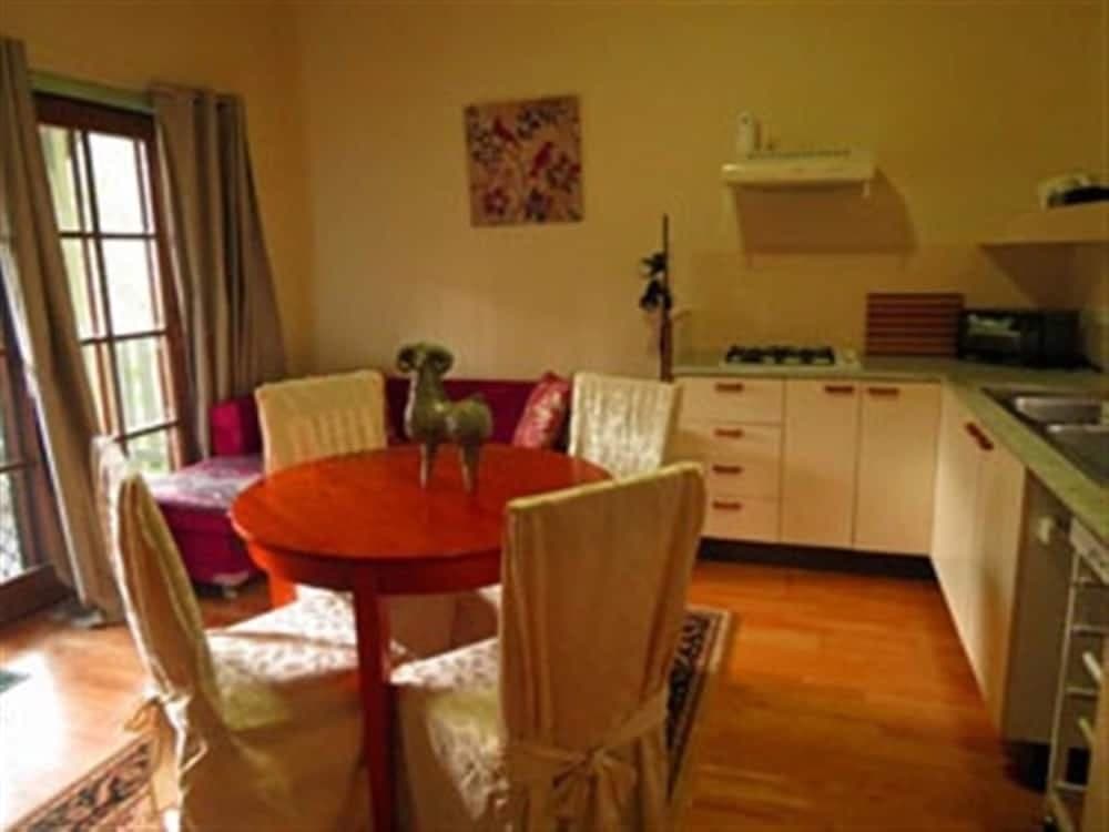 Barrington Wilderness Cedar Lodge Accommodation