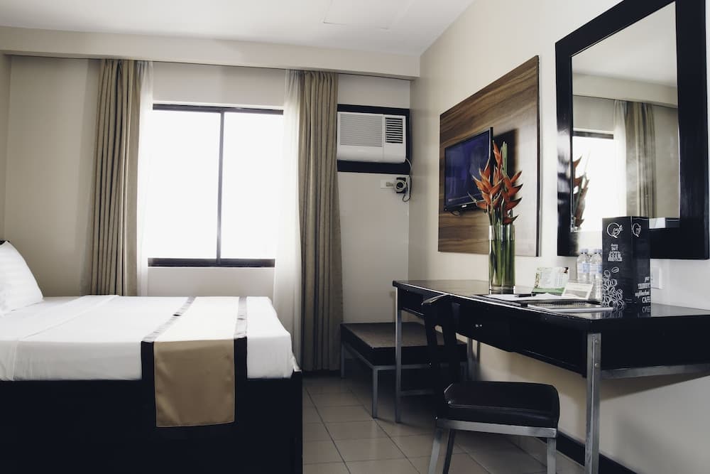 Golden Prince Hotel and Suites