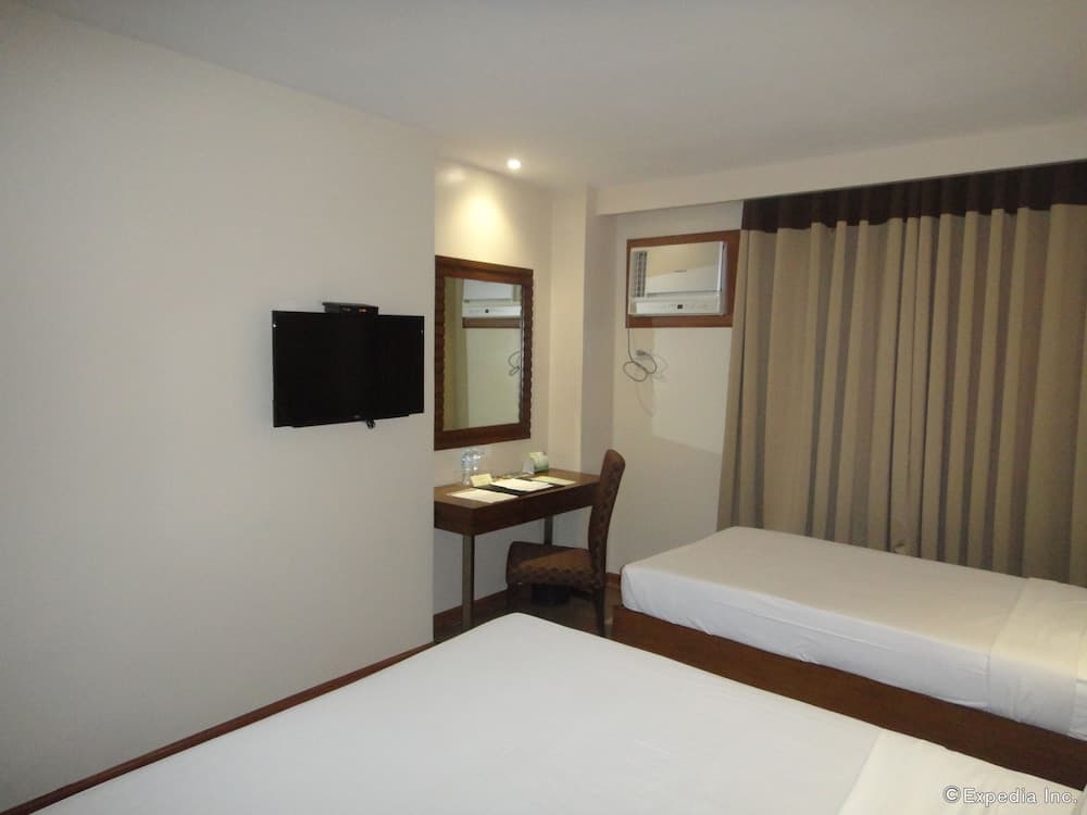 Golden Prince Hotel and Suites