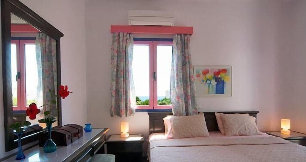 Cybele Suites & Apartments