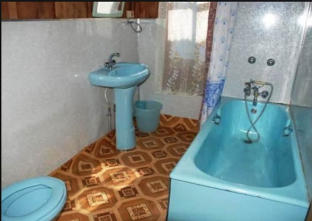 TIH Butt's Clermont Houseboats