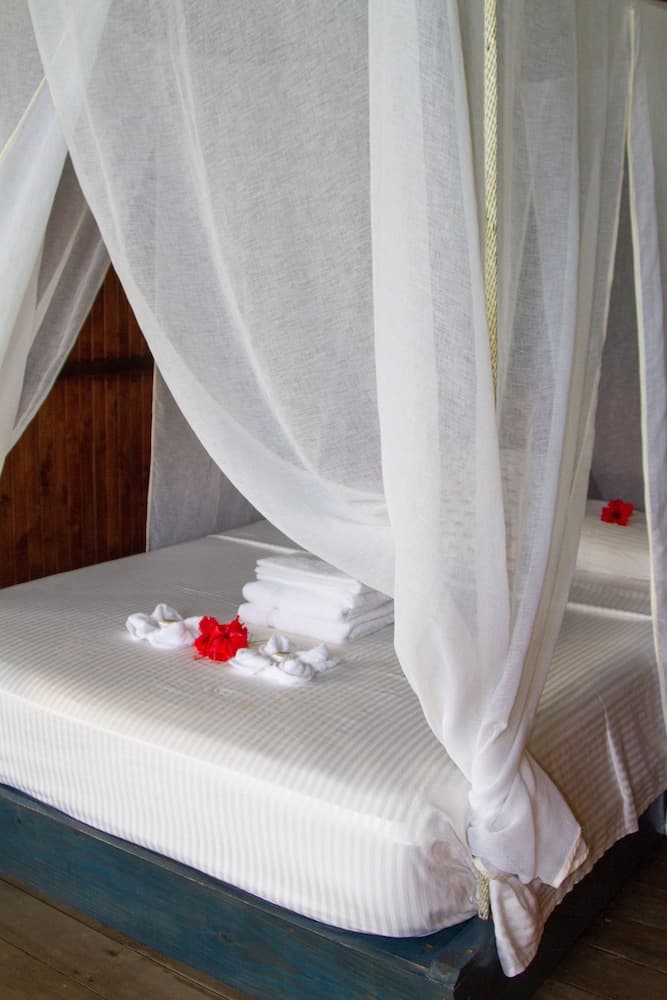 The Lookout Inn Lodge